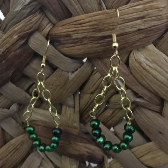 Handmade gold Green pearl earrings on chain - Picture 7 of 7